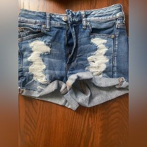 American Eagle-Size 6 super stretch women’s jean shorts.